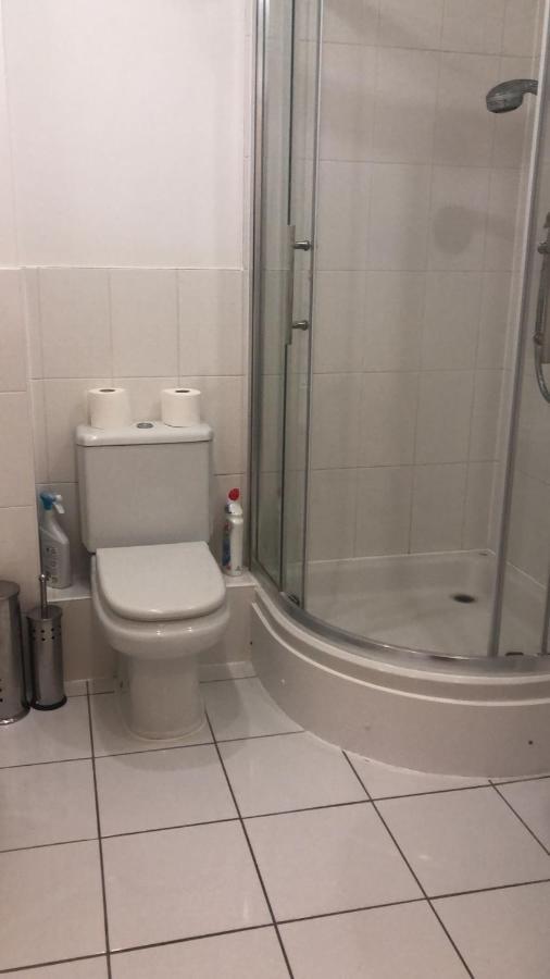 Lovely 2 Bedroom 2 Baths Flat With Free Parking Basingstoke Exterior photo