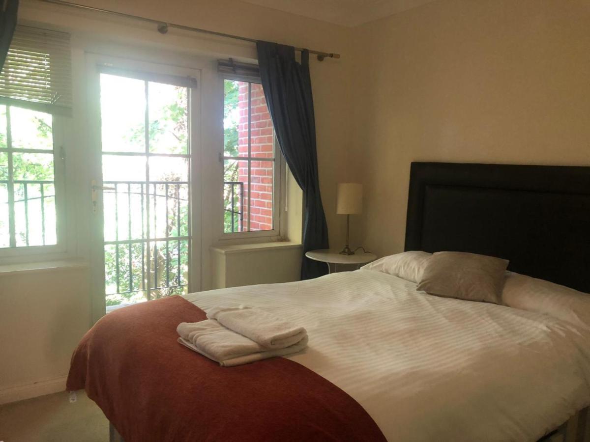 Lovely 2 Bedroom 2 Baths Flat With Free Parking Basingstoke Exterior photo